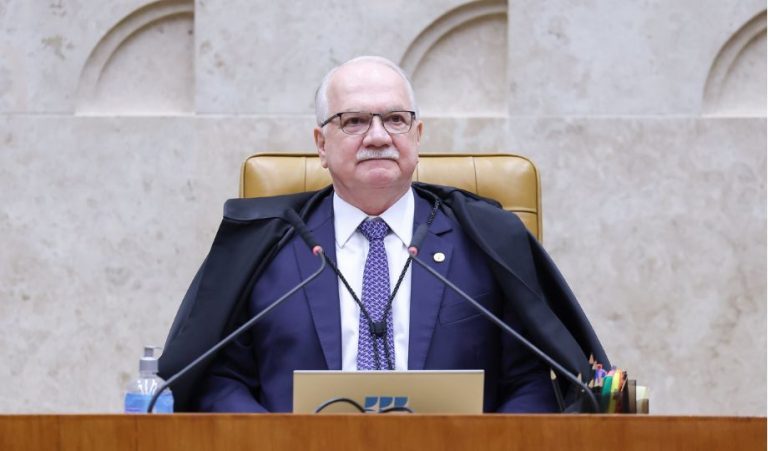 Fachin assume pedido de Moraes para investigar Mendonça e dá 5 dias para ministro se manifestar