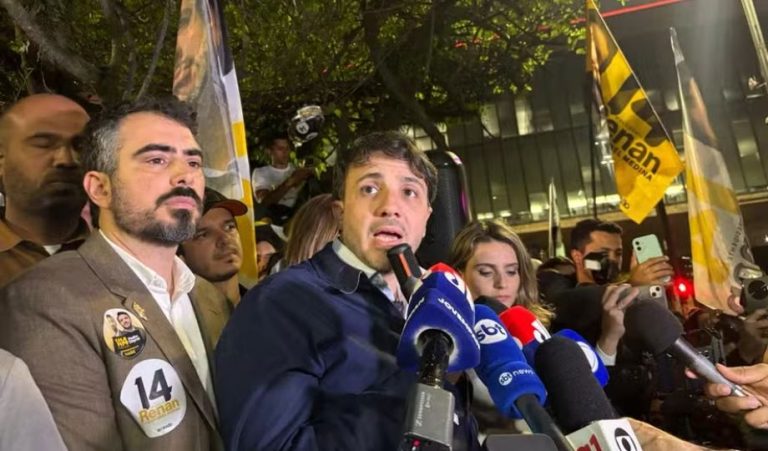 Renan Santos faz mobilização em Manaus em meio a críticas à Zona Franca
