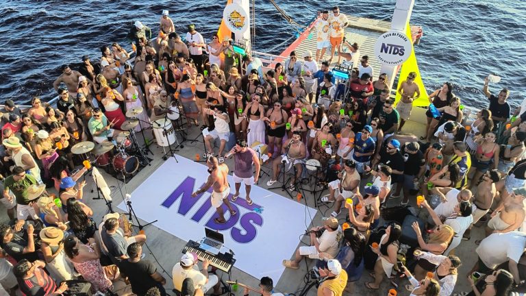 Pagodin a Bordo promove Carnaval fora de época no Rio Negro com Denny Salvador, Loka Tentação e Só Vibe