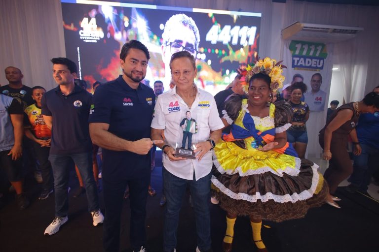 Adjuto Afonso reúne representantes da cultura popular e recebe homenagem como “Embaixador da Cultura e do Folclore do Amazonas”