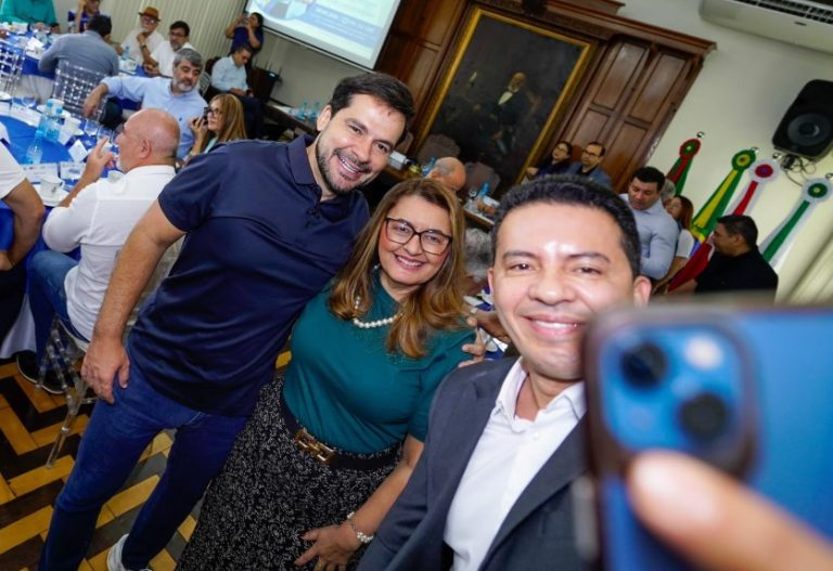 Capitão Alberto Neto critica “manicômio tributário” e cobra apoio a empresários em reunião da ACA
