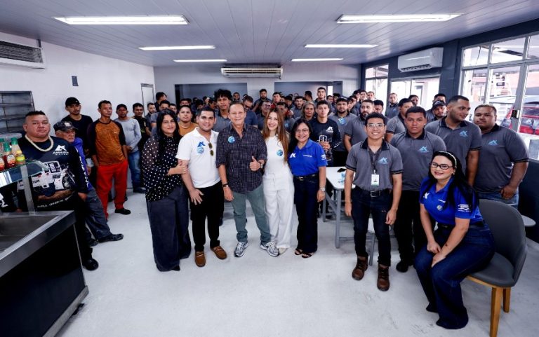 Adjuto Afonso destaca geração de empregos durante visita à Amazon Motors em Manaus