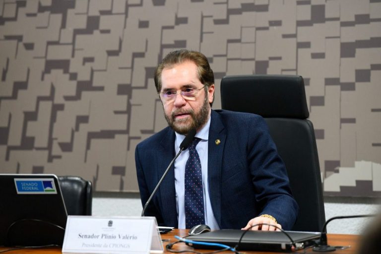 Fora das primeiras posições, Plínio Valério tenta se aproximar da direita após negar ser bolsonarista; veja vídeo