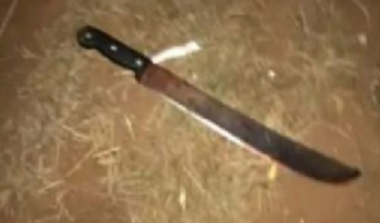 Companheiro usa terçado e d3cep@ mão de mulher durante agressão