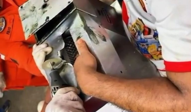 Trabalhador fica com a mão presa em amaciador de carne na Zona Leste de Manaus.