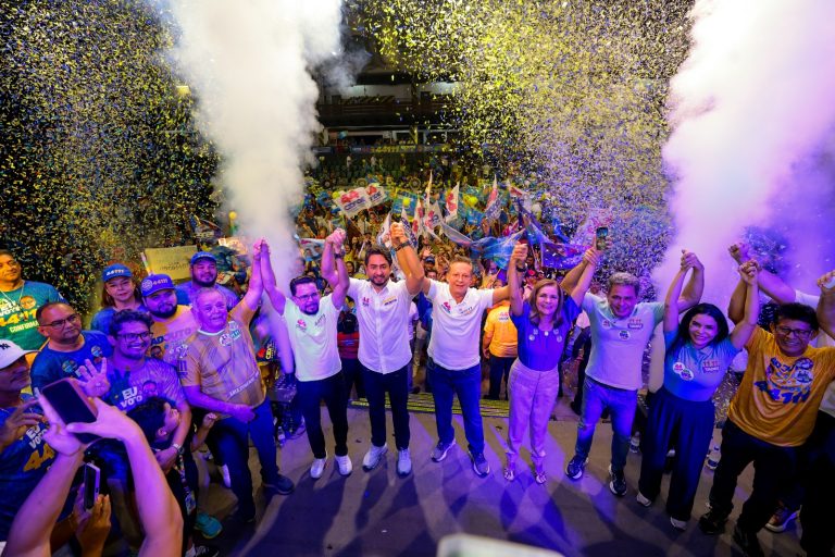 Adjuto Afonso encerra campanha ao lado de lideranças em Manaus