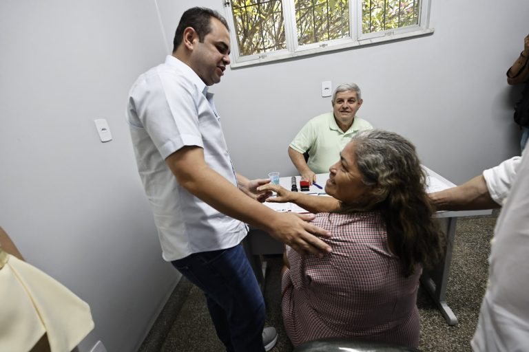 Governador Roberto Cidade reforça atendimento a idosos com mutirão oftalmológico e entrega de óculos