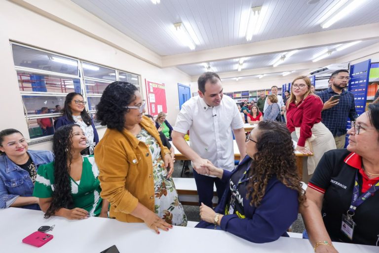 Governador Roberto Cidade confirma abono do Fundeb para servidores da educação em 2026