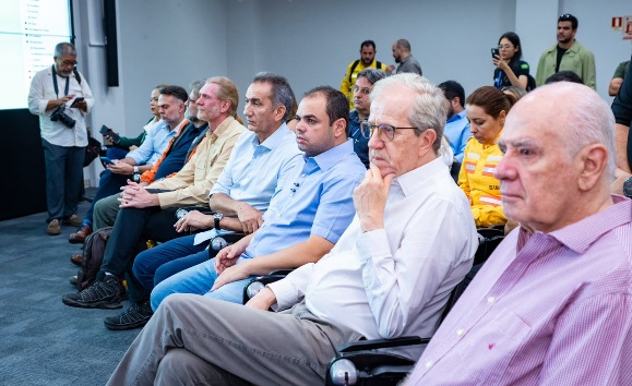 Governador Roberto Cidade apresenta cenário das queimadas no Amazonas a ministros