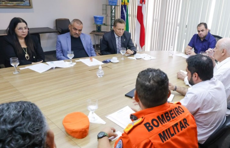 Presidente da Aleam, Adjuto Afonso, acompanha balanço das ações estaduais de combate às queimadas no Amazonas
